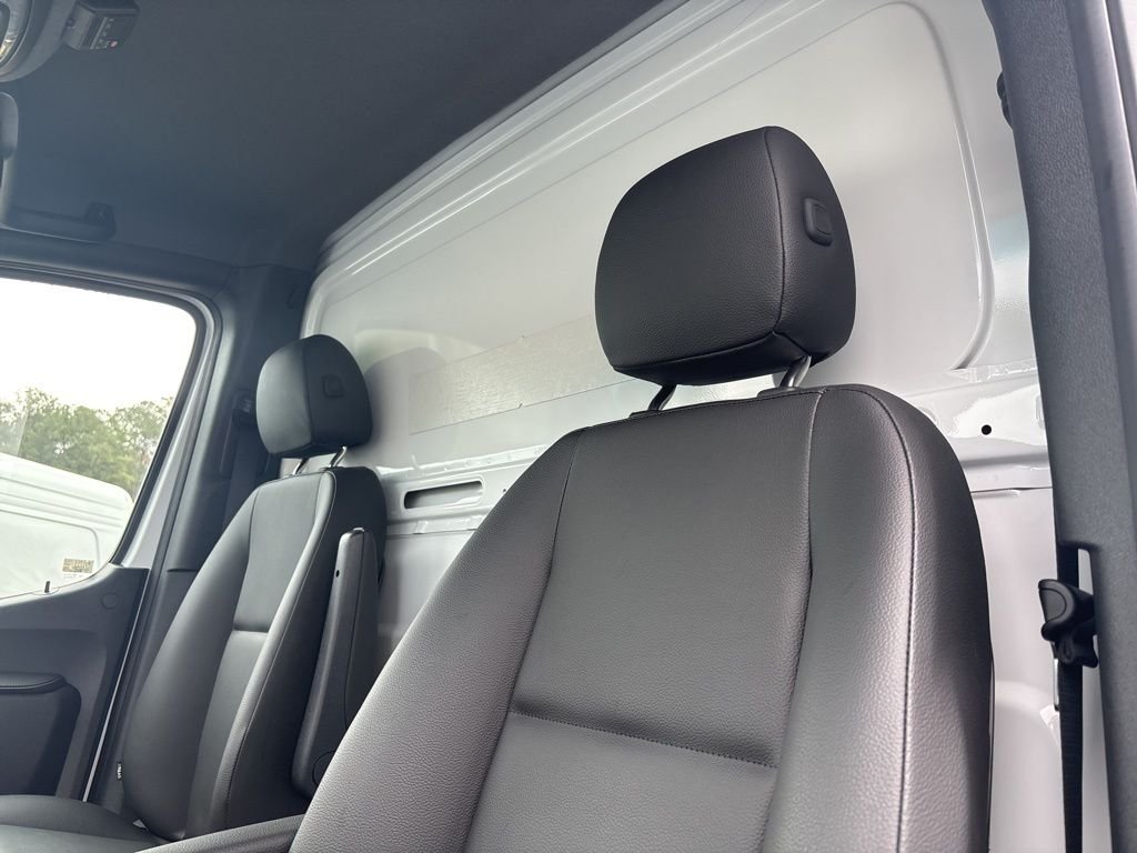 Used 2022 White Mercedes-Benz 144 Cab Chassis image 27