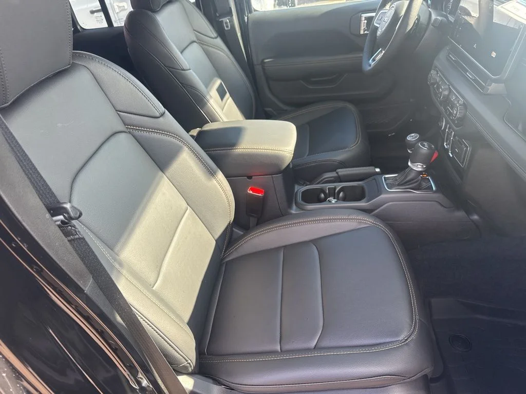 2025 Jeep Wrangler 4-Door Sahara - Photo 48