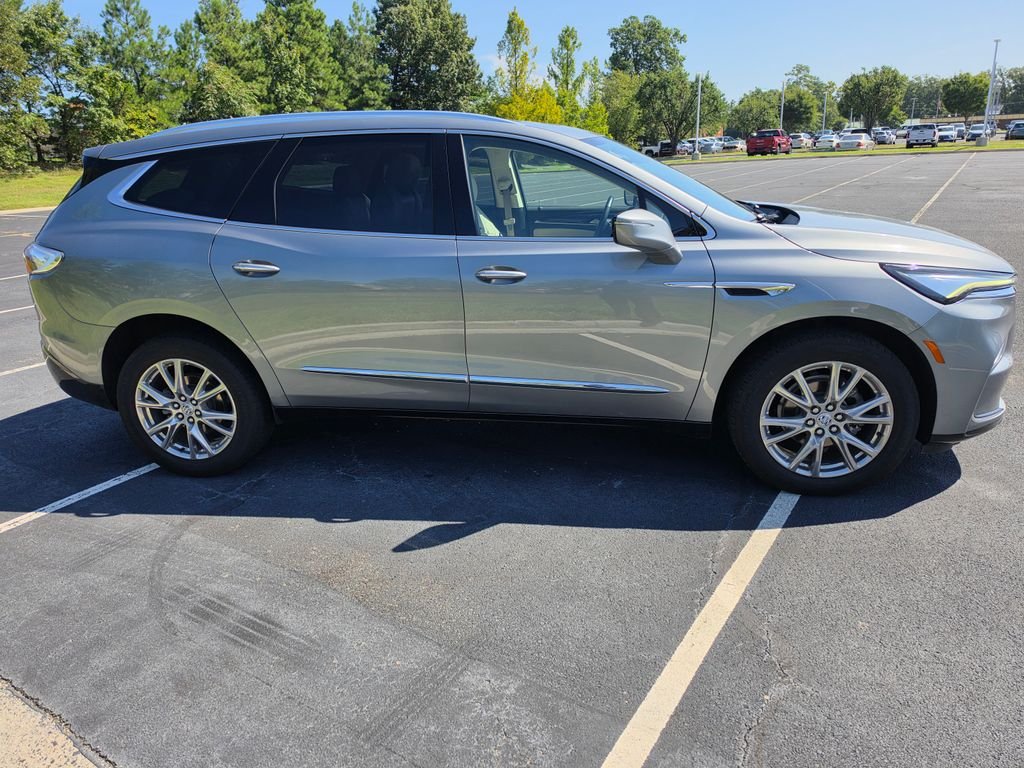 Used 2023 Green Buick Essence image 3