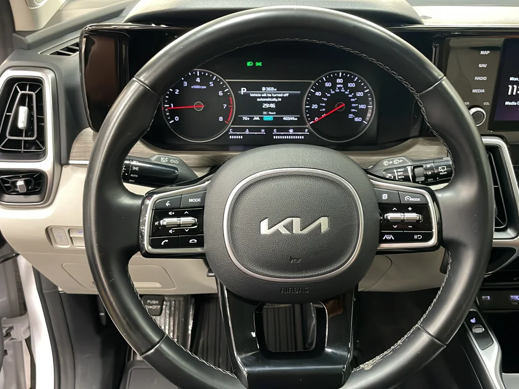 Used 2022 White Kia S X-LINE image 38