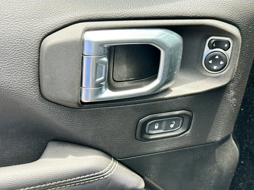 Used 2023 Black Jeep Overland image 19