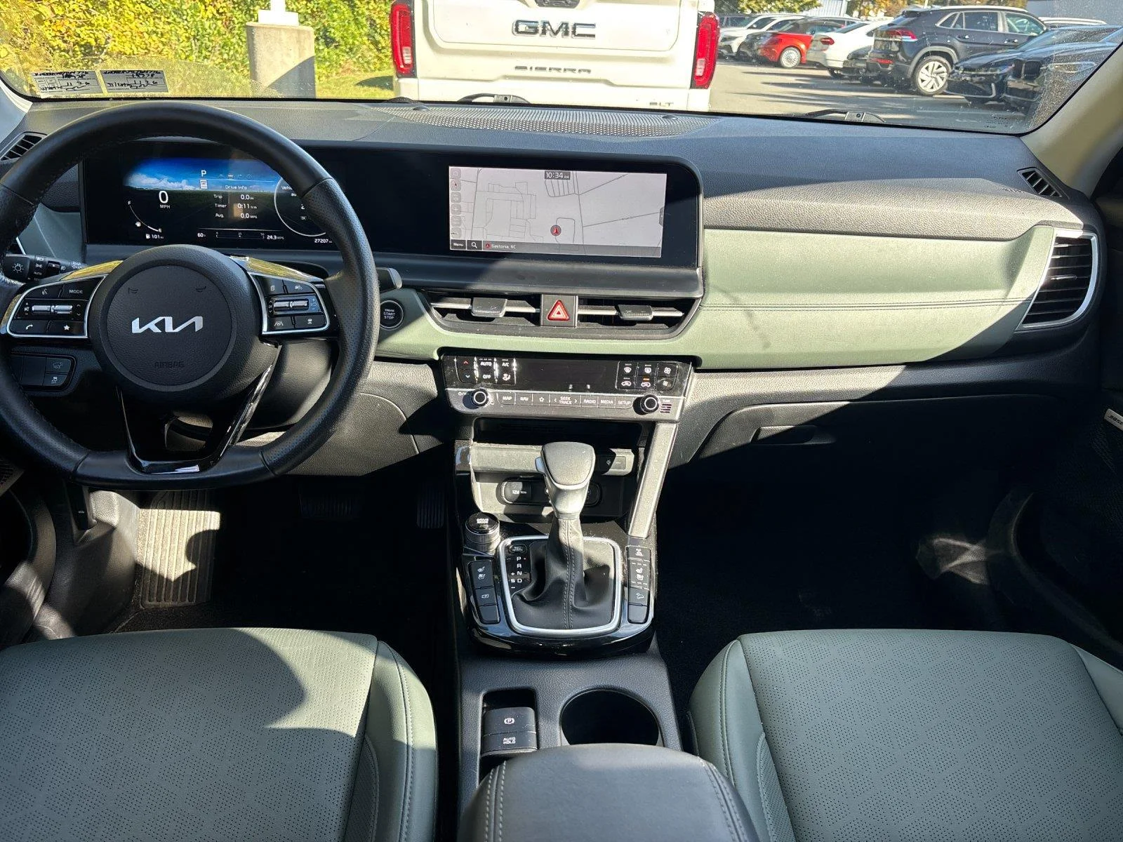 Used 2024 Snow White Pearl Kia SX image 34