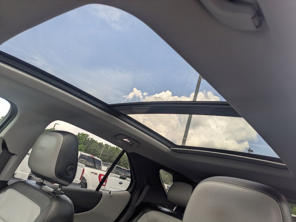 Used 2018 Summit White Chevrolet Premier image 26
