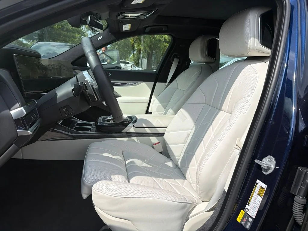 Used 2026 Blue BMW 750e xDrive image 4