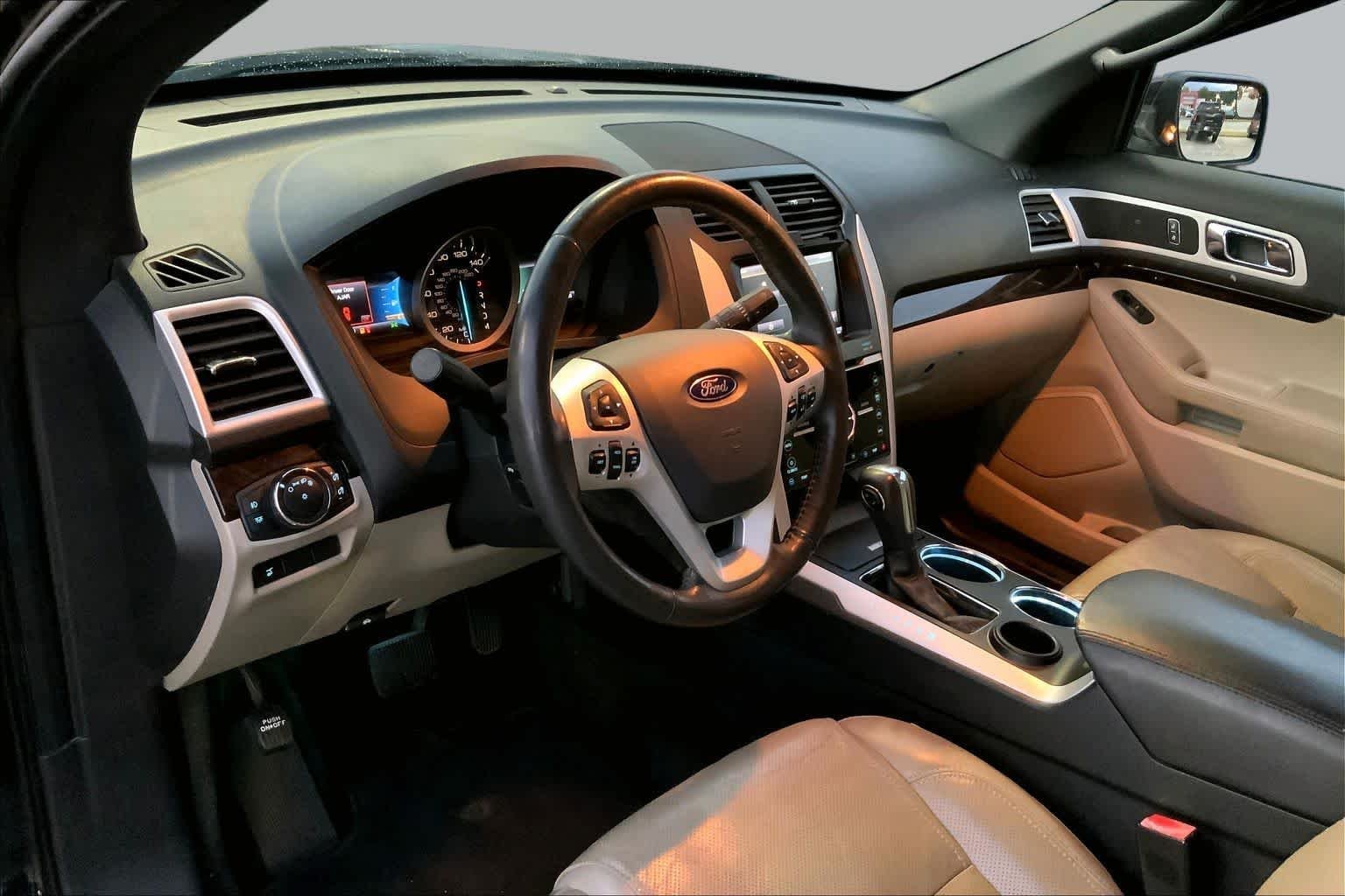 Used 2014 Tuxedo Black Metallic Ford Limited image 15