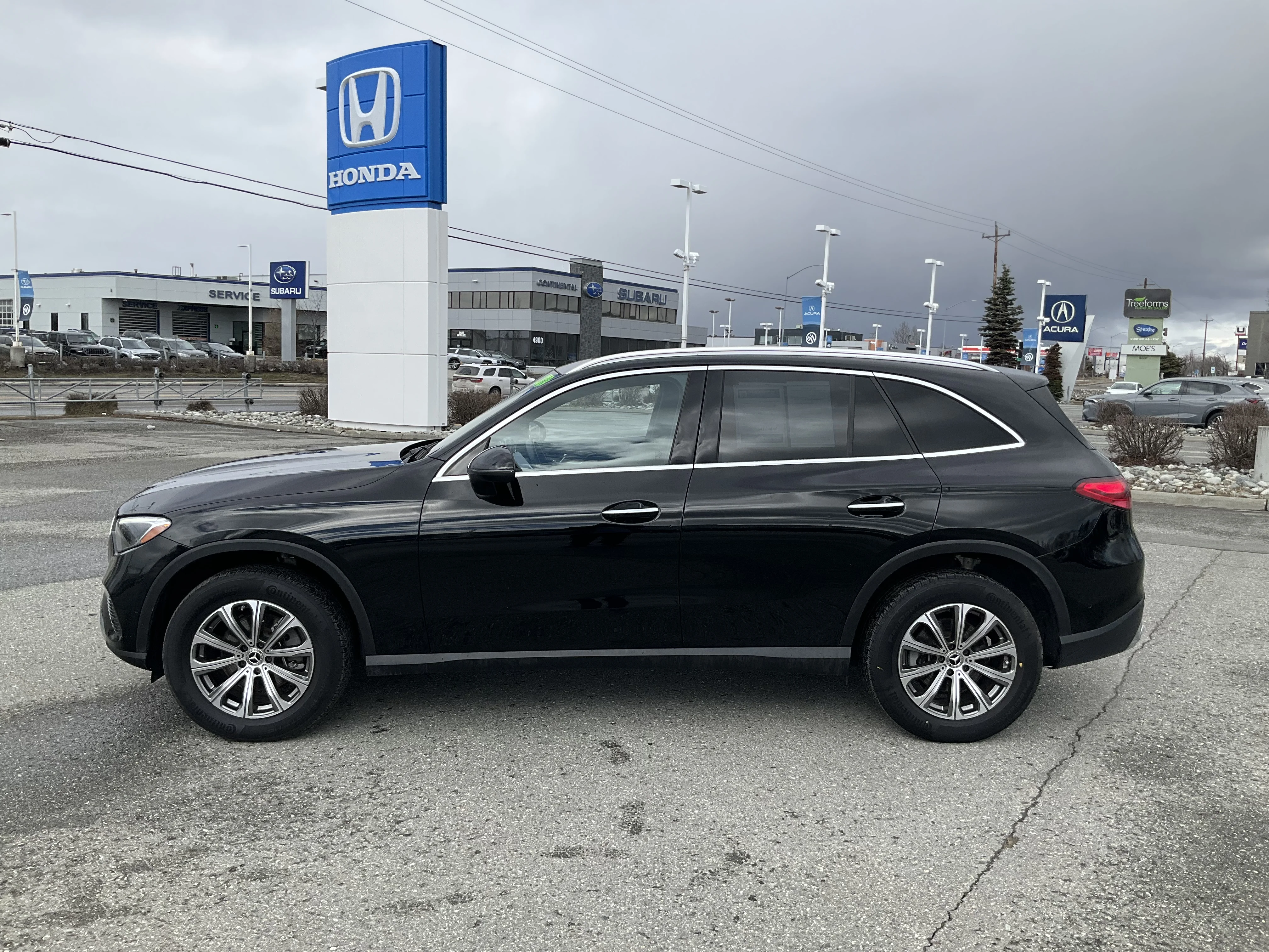 Used 2024  Mercedes-Benz GLC 300 image 3