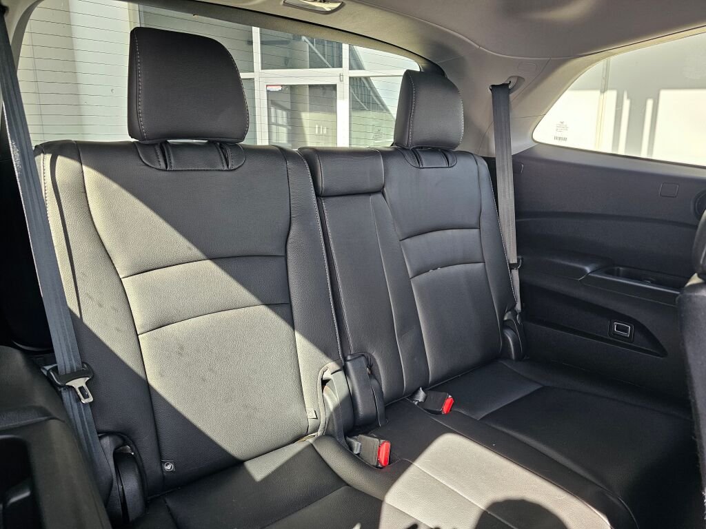 Used 2020 White Honda EX-L image 14