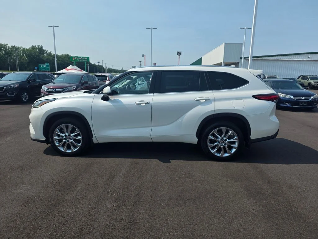 Used 2021 Blizzard Pearl Toyota Limited image 6
