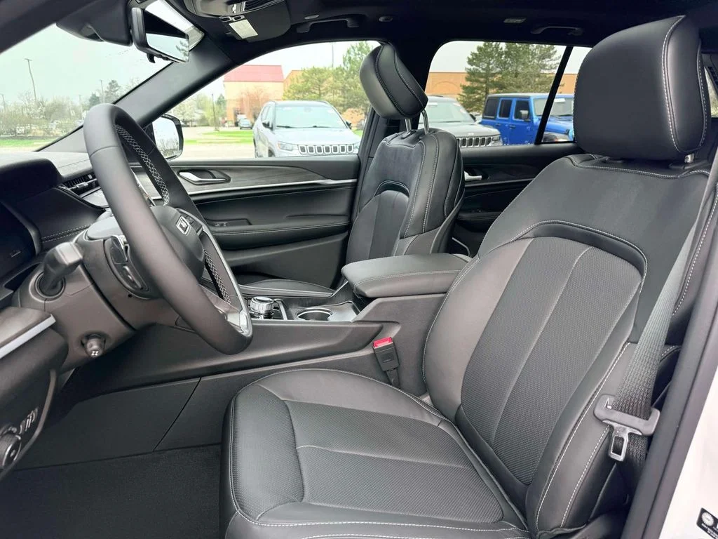 New 2026 White Jeep Limited Reserve image 15