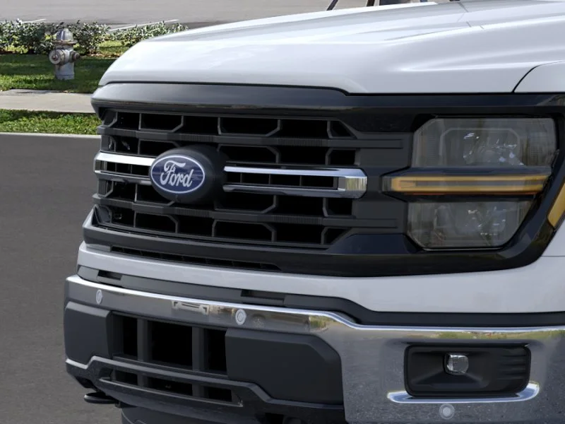 New 2025 Oxford White Ford XLT image 37
