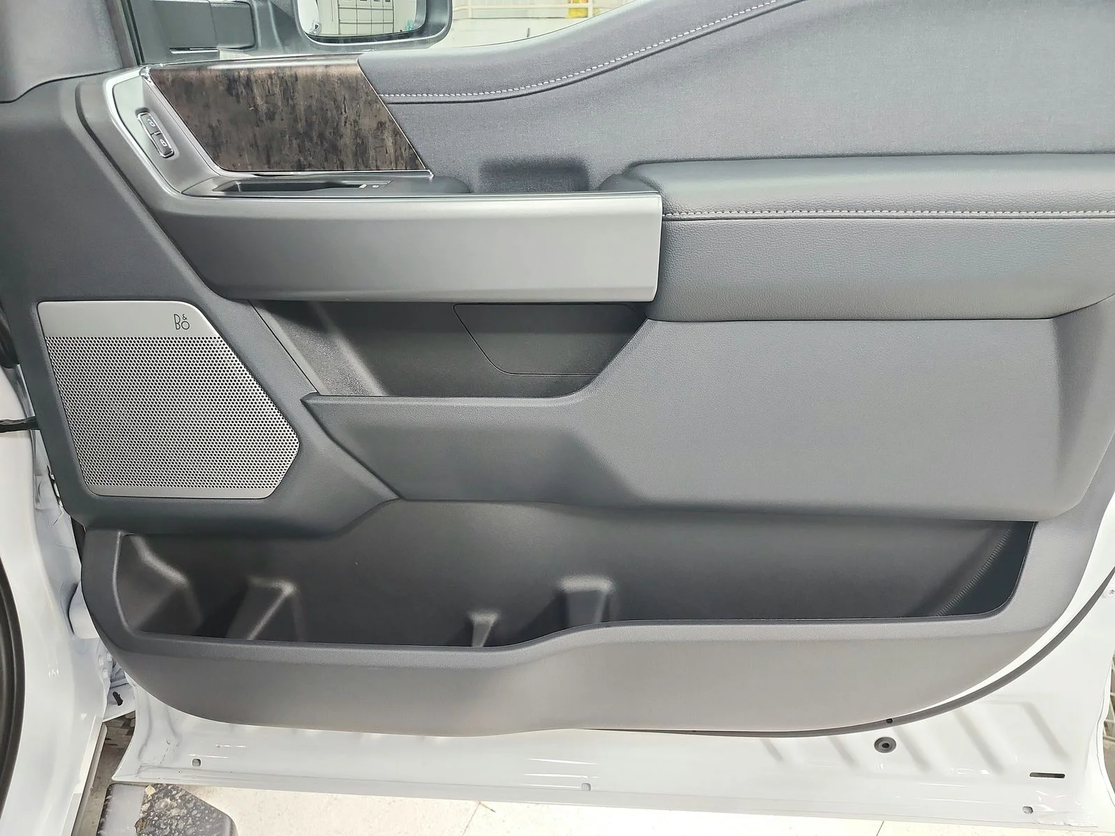 New 2026 Oxford White Ford F-250® Lariat® image 40