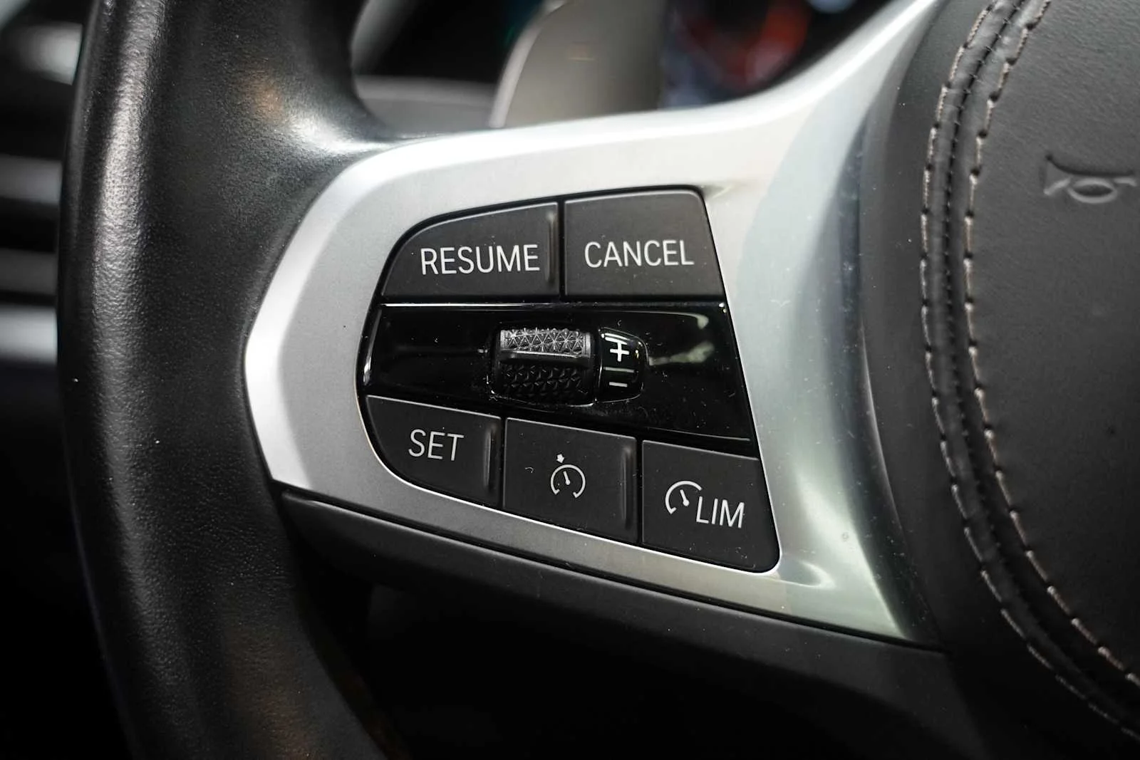 Used 2022 Arctic Grey Metallic BMW xDrive40i image 22