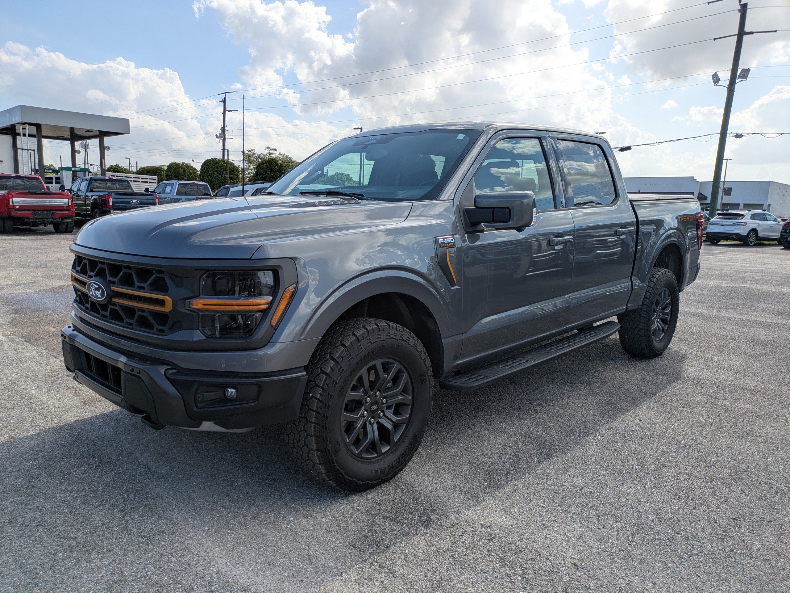 Used 2025  Ford Tremor image 7