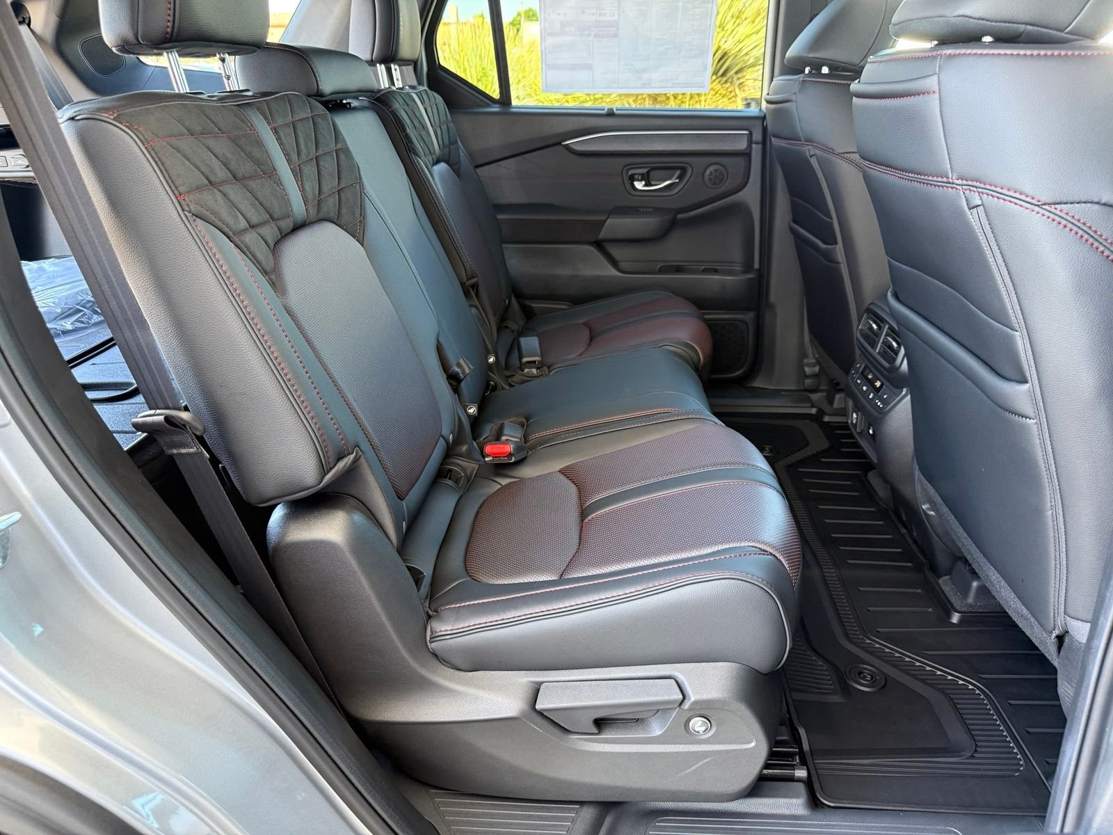 2026 Honda Pilot Black Edition - Photo 40