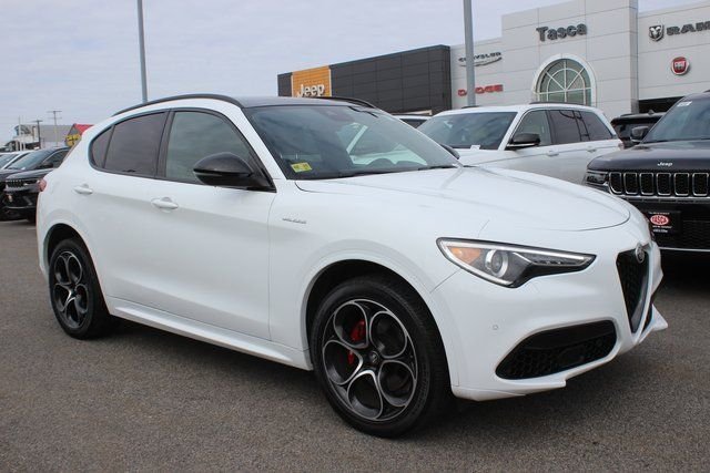 2023 Alfa Romeo Stelvio Veloce AWD's photo