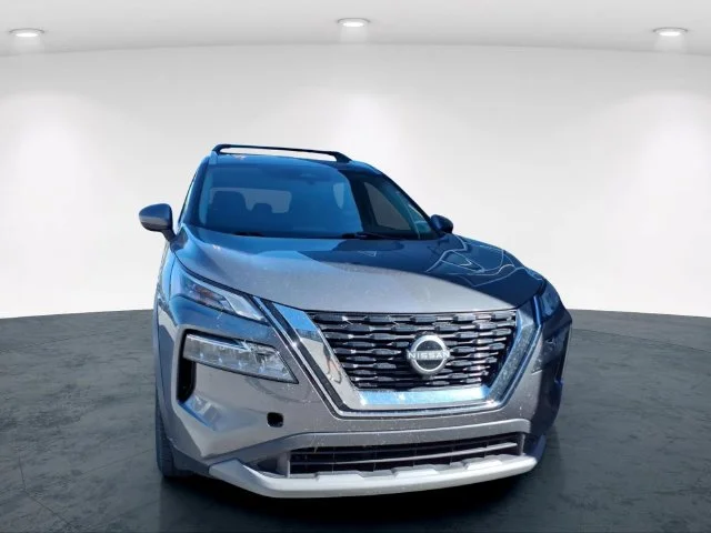 Used 2023 Gray Nissan SV image 5