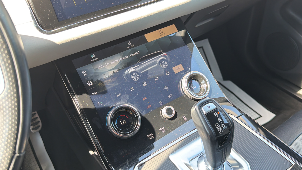 Used 2022 Black Land Rover Dynamic image 26