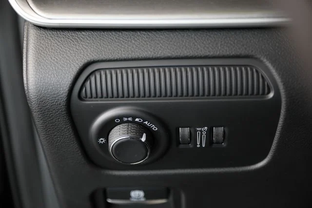 New 2026 High Gloss Black Exterior Paint Jeep Limited Reserve image 12