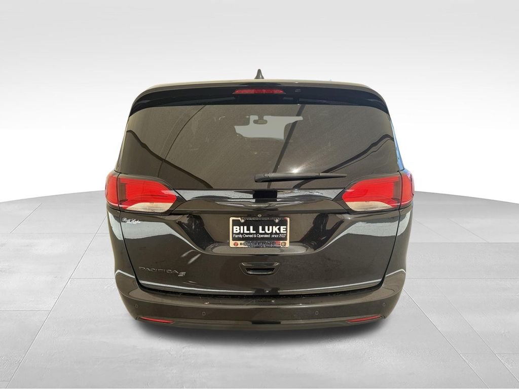 Used 2020 Brilliant Black Crystal Pearlcoat Chrysler Touring image 7