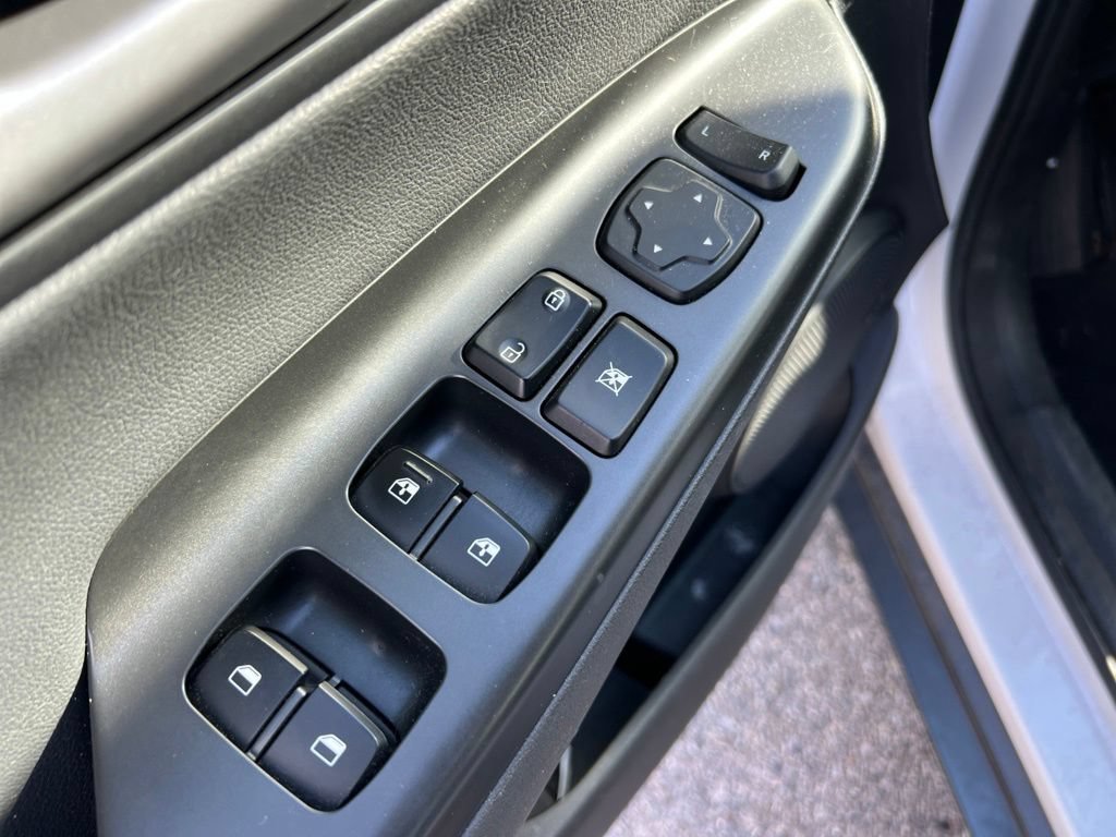 Used 2021 Lunar White Hyundai Limited image 18