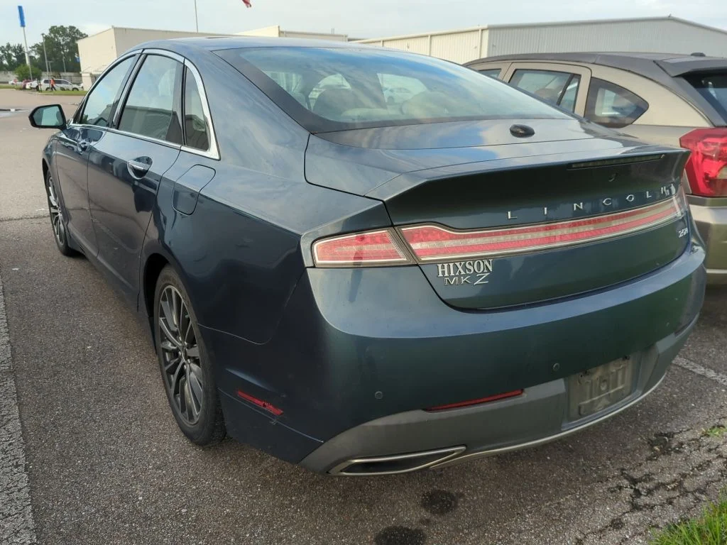 Used 2019 Diamond Lincoln Standard image 4