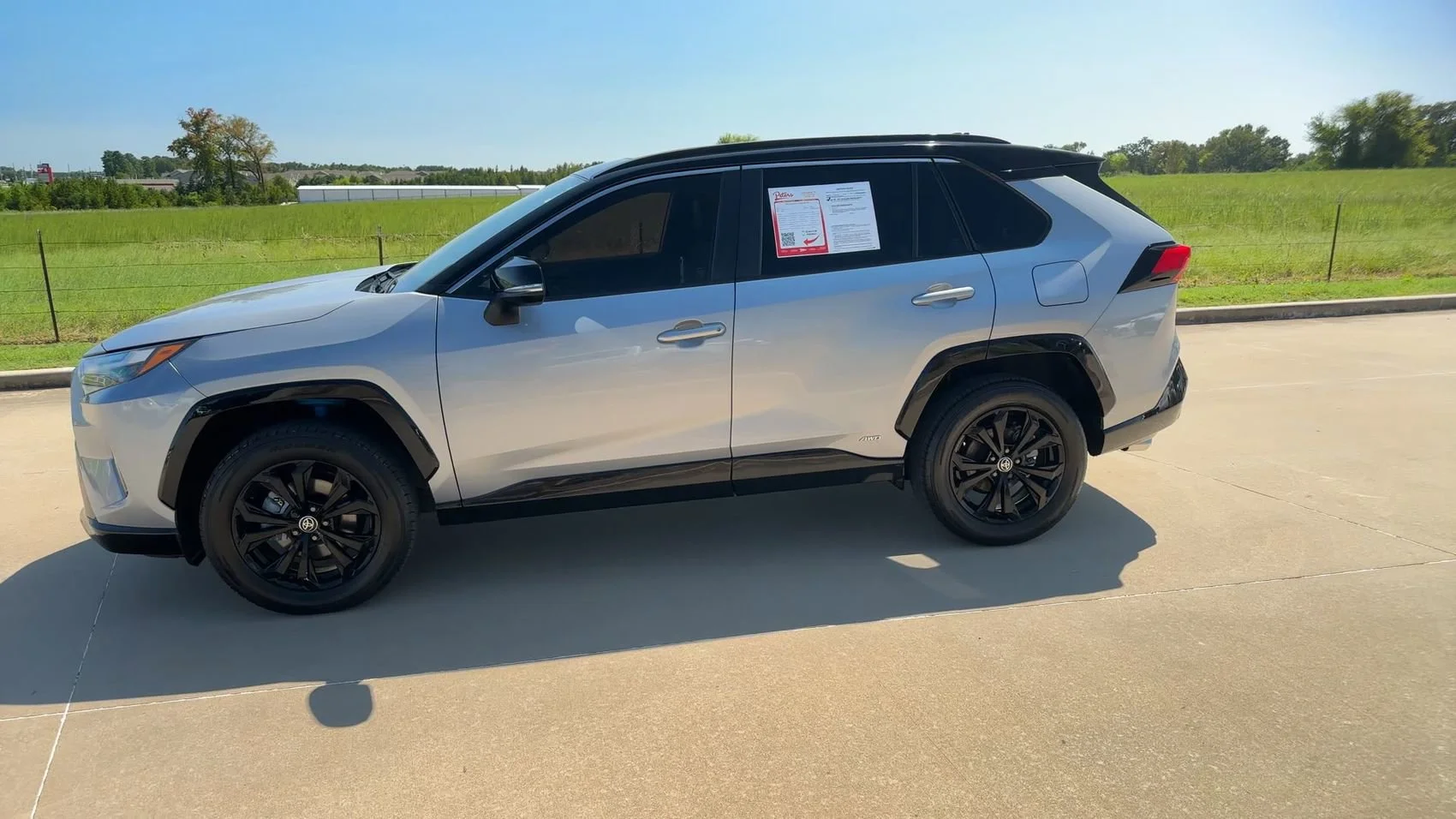 2022 Toyota RAV4 XSE - Photo 6