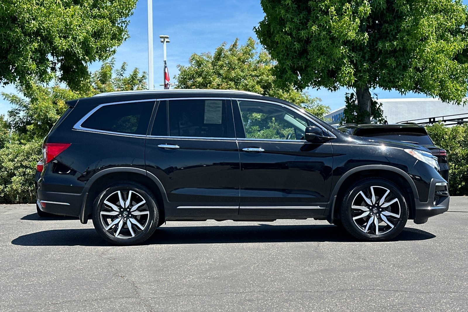 Used 2021 Black Honda Touring 8-Passenger image 3