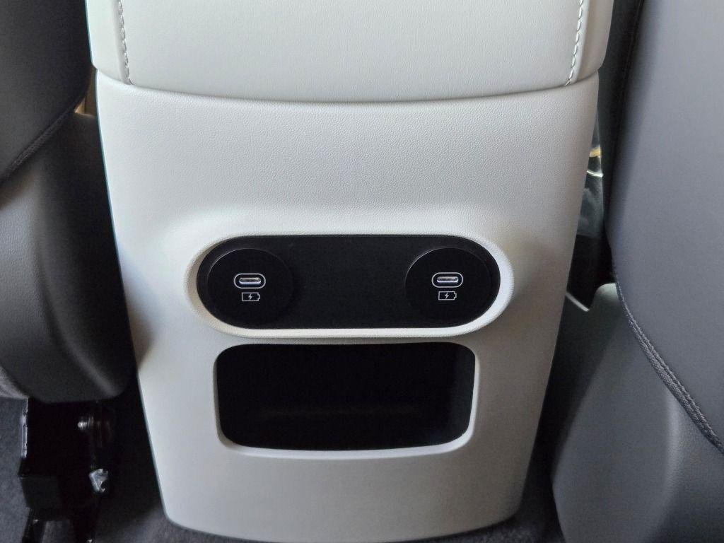 New 2025 White Hyundai SEL image 20