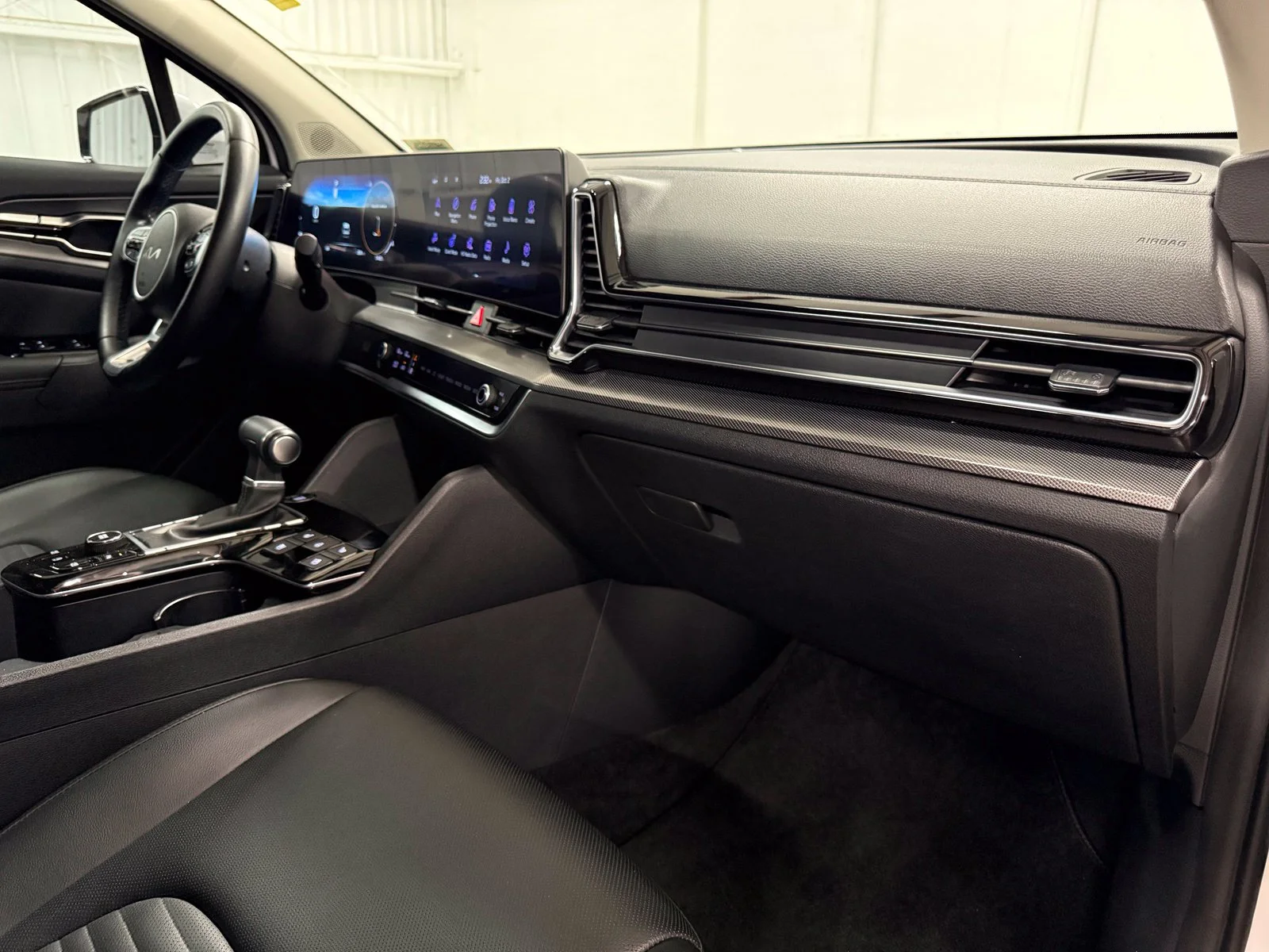 Used 2023 White Kia SX-Prestige image 24