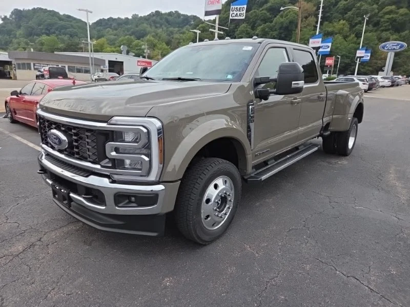 New 2026 Gray Ford Lariat image 3