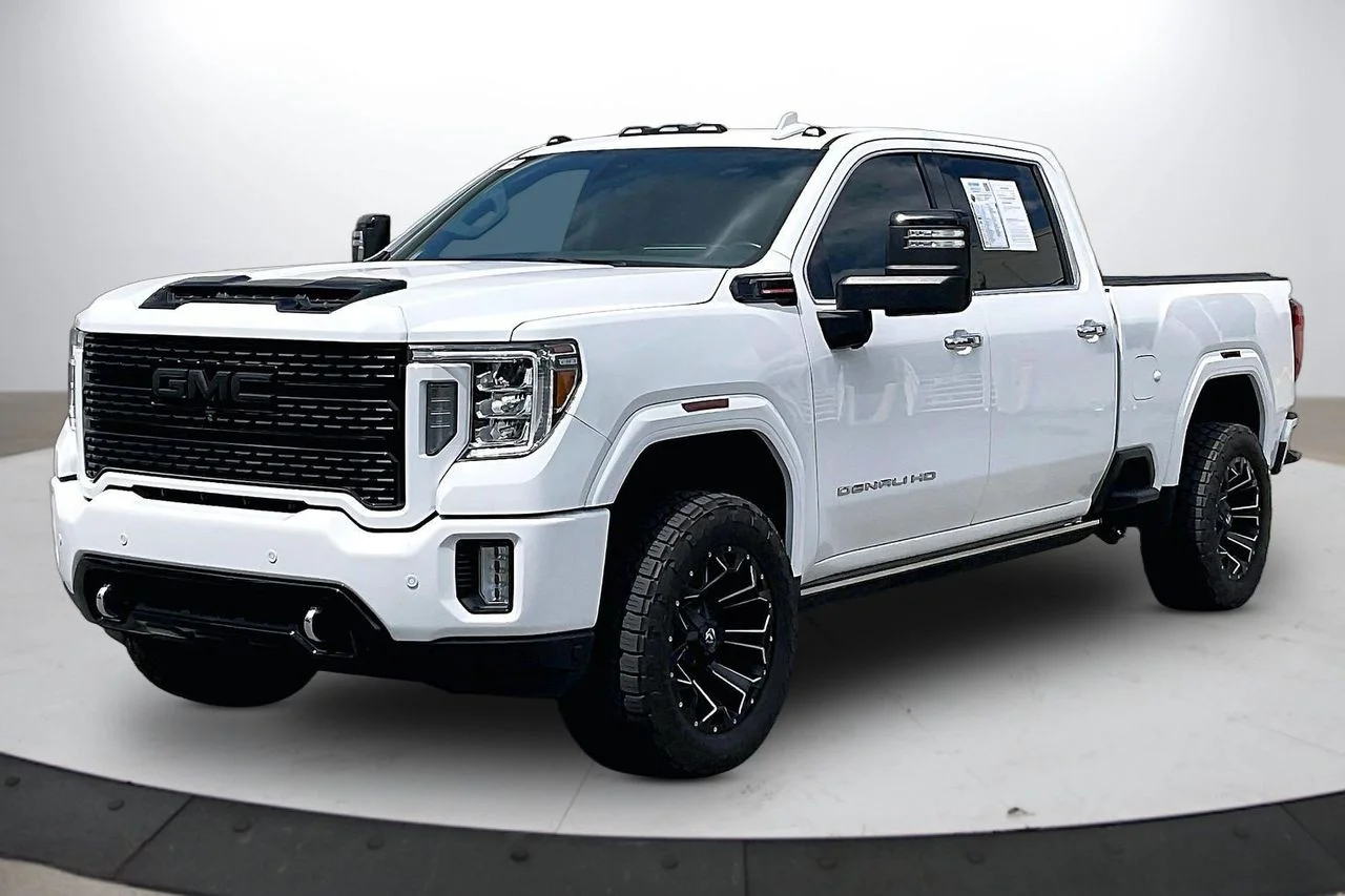 Used 2021 White GMC Denali image 4