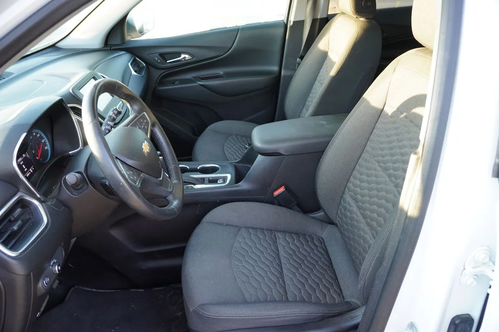Used 2018 Summit White Chevrolet LT image 4