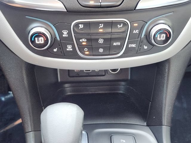 Used 2024 Summit White Chevrolet LT image 21