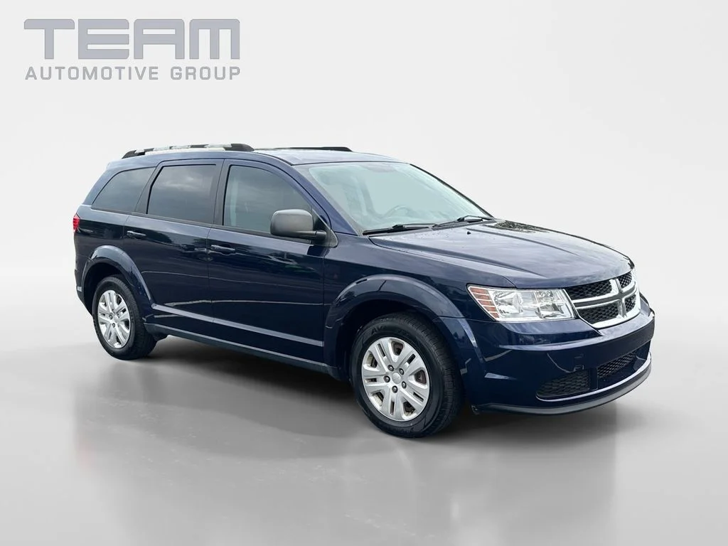 Used 2018 Blue Dodge SE image 1