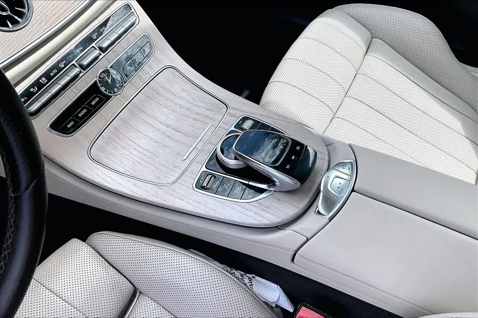 Used 2018 designo Diamond White Mercedes-Benz E 400 image 17