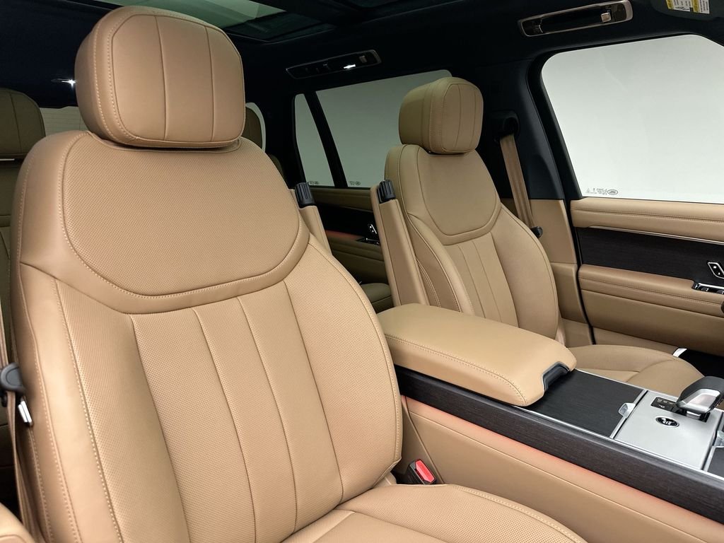 New 2026 Belgravia Green Metallic Land Rover SE image 6