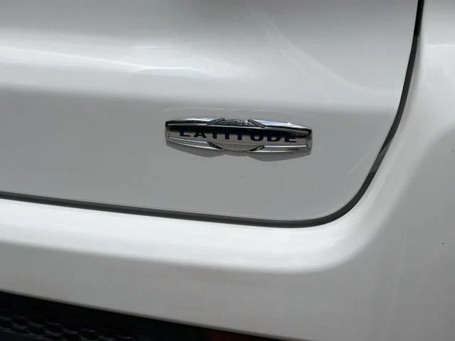 Used 2022 Bright White Clearcoat Jeep Latitude image 42