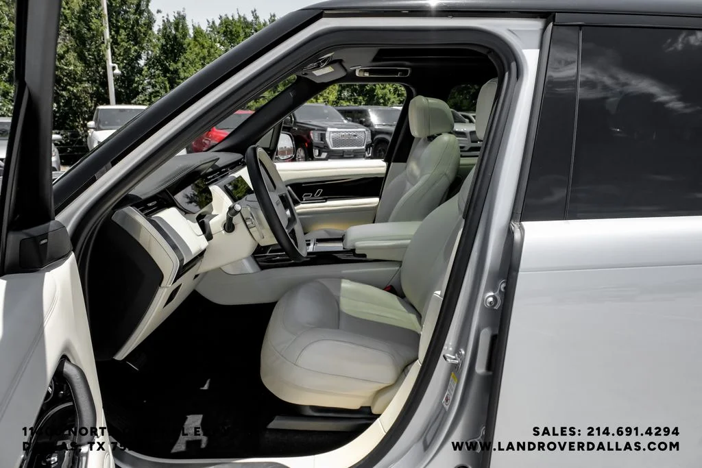 Used 2023 Hakuba Silver Metallic Land Rover SE image 35