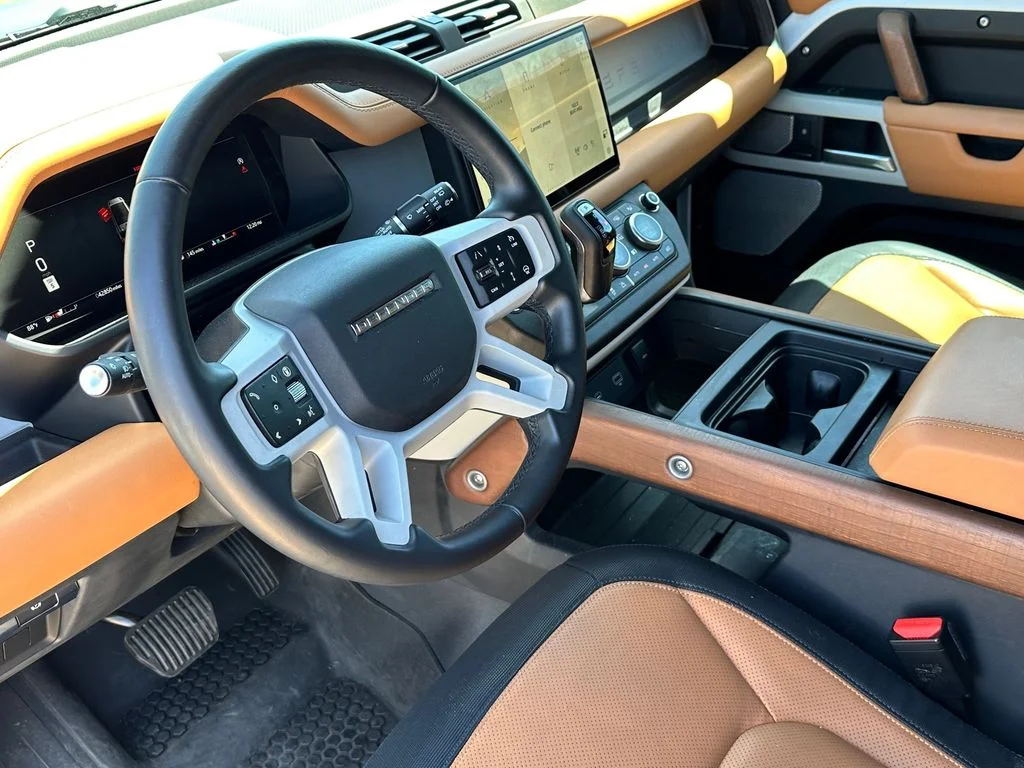 Used 2024 Blue Land Rover X-Dynamic SE image 8