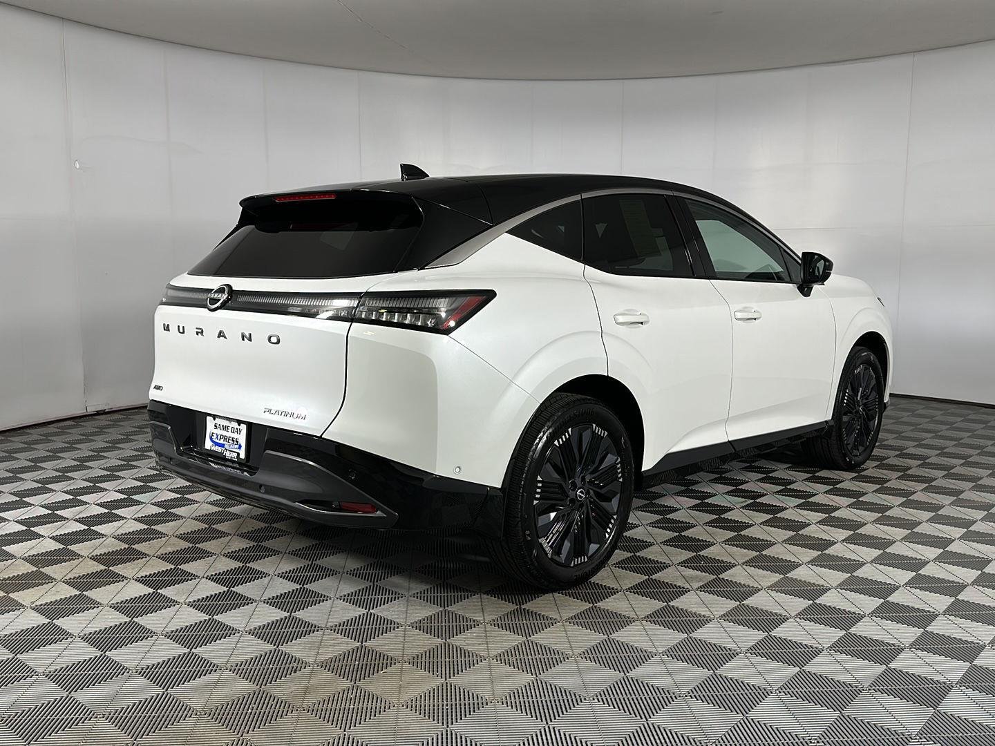 Used 2025 Everest White Pearl Tricoat/Super Black Nissan Platinum image 28