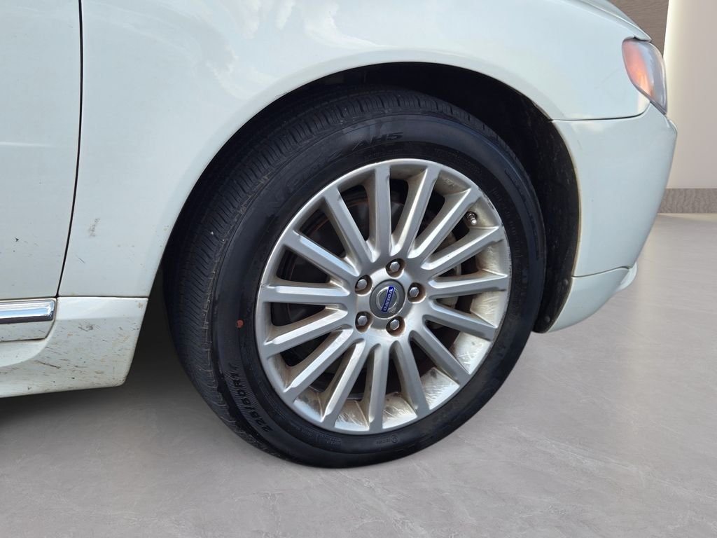 Used 2012 White Volvo 3.2 image 11