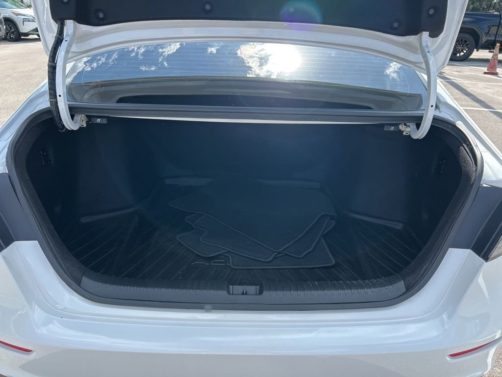Used 2025  Honda SE image 47