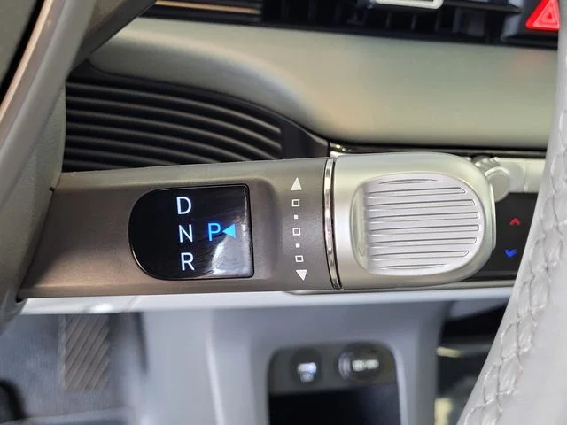 Used 2024 Green Hyundai Limited image 19