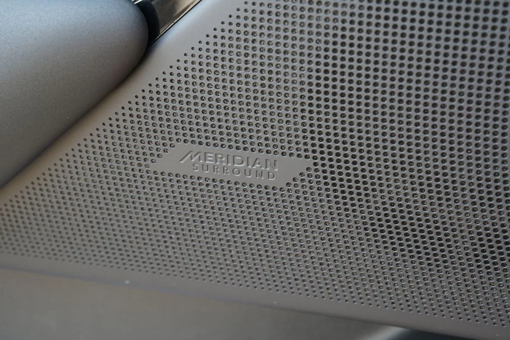 New 2026 Fuji White Land Rover P250 Base image 11