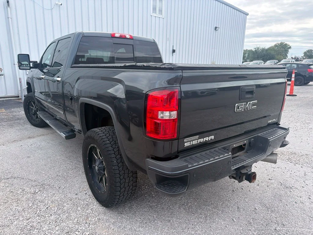 Used 2018 Gray GMC Denali image 9