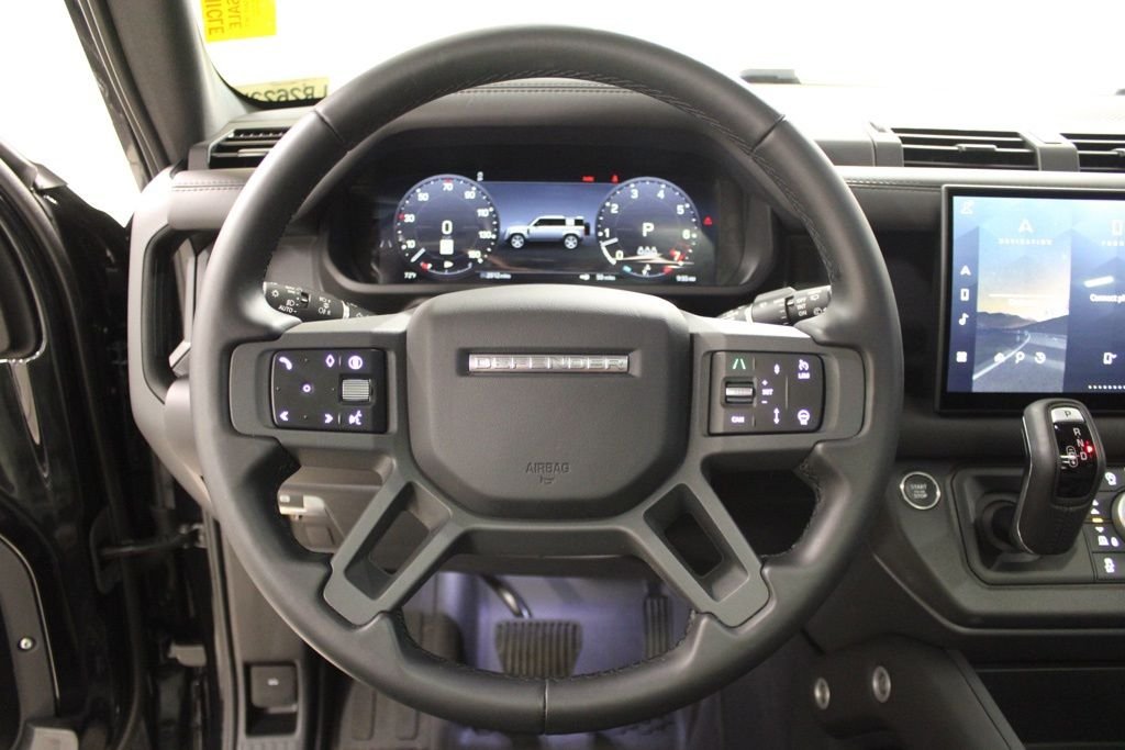 Used 2025 Black Land Rover S image 22