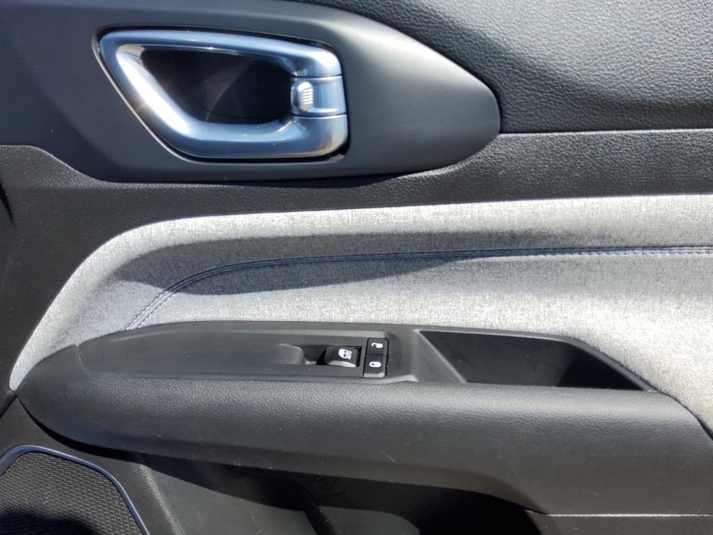 Used 2024 Blue Jeep Latitude image 15