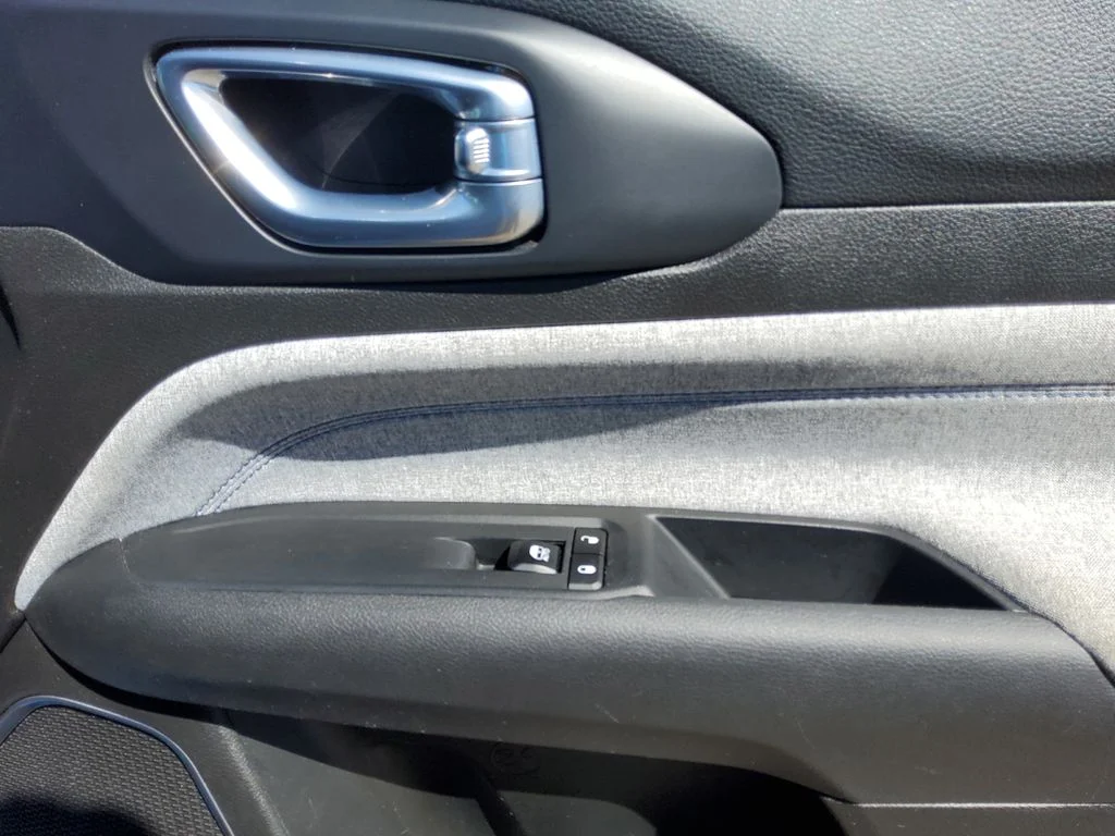 Used 2024 Blue Jeep Latitude image 15