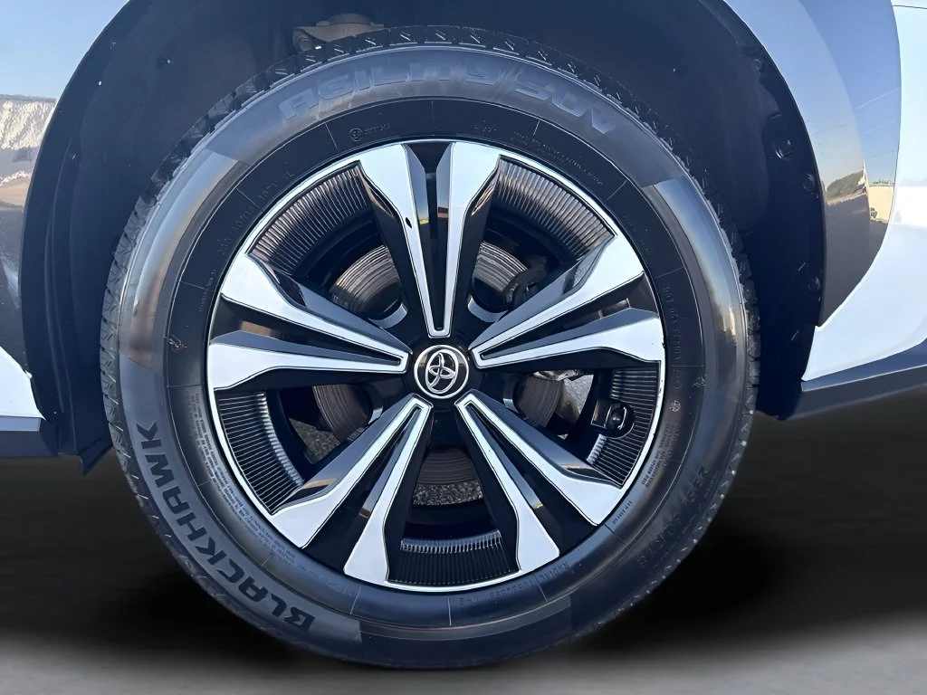 Used 2024 White Toyota XLE image 38