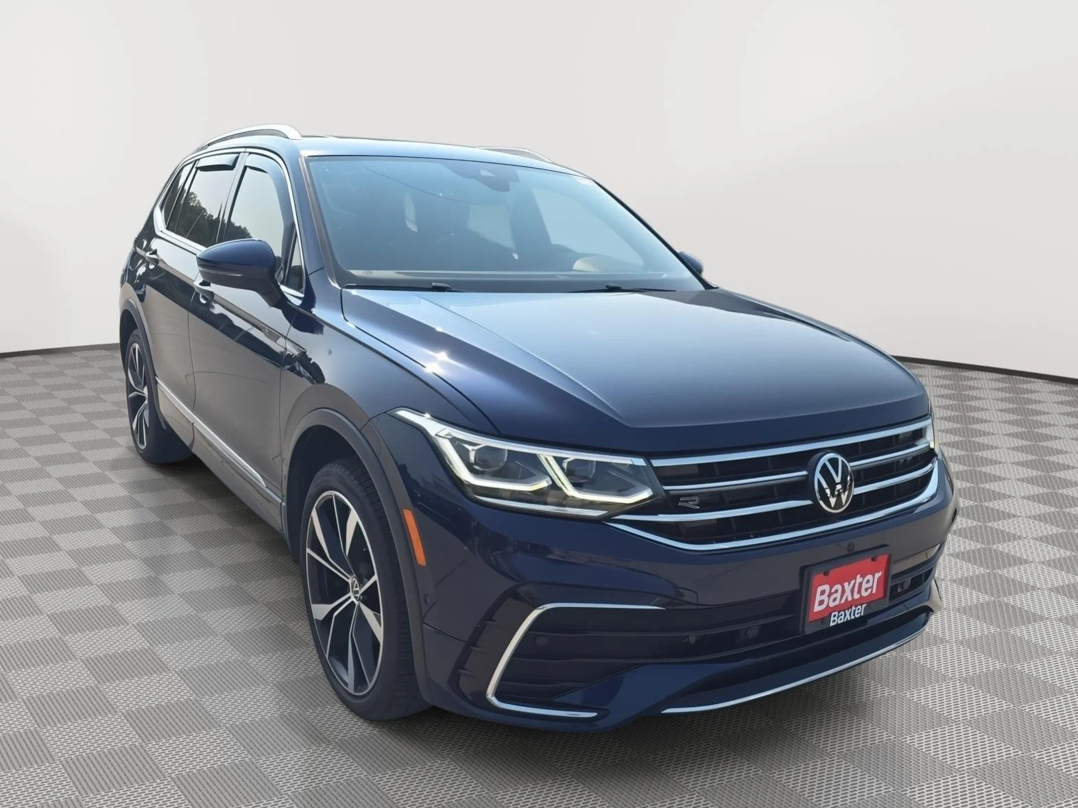 Used 2022  Volkswagen SEL R-Line image 1